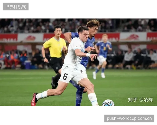 乌加特在拦截后的快速出球，是贝尔萨体系中攻防转换链条流畅运转的起点。